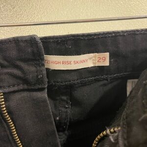 BLACK 721 HIGH RISE SKINNY LEVIS WITH RIPS